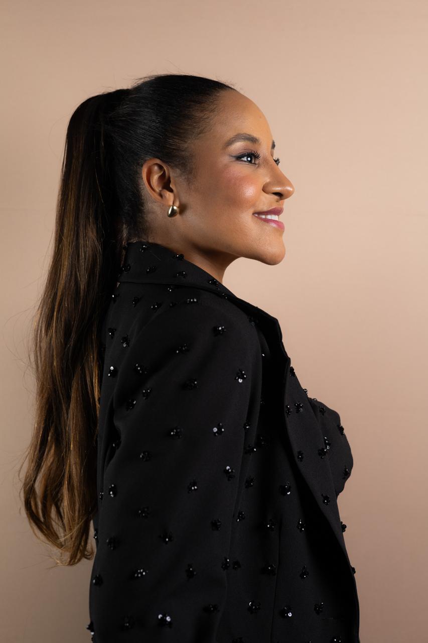Dra. Kyanne Ferreira em retrato de perfil